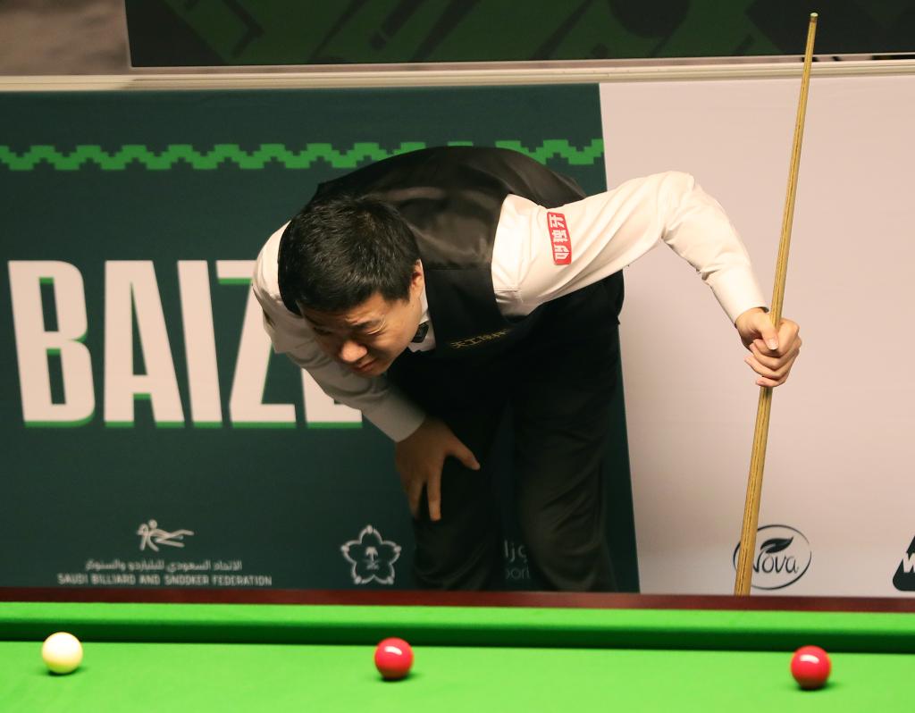 但他在场上 但他在场上